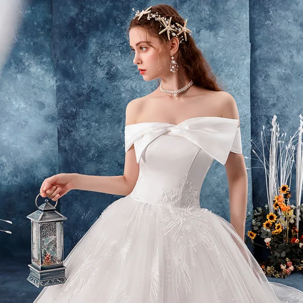 Schöne Ivory / Creme Brautkleider / Hochzeitskleider 2019 A Linie Off Shoulder Schleife Kurze Ärmel Rückenfreies Applikationen Spitze Kathedrale Schleppe Rüschen