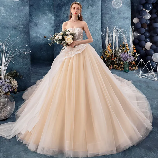 Charming Champagne Wedding Dresses 2019 Ball Gown Sweetheart Sleeveless Backless Appliques Lace Pearl Chapel Train Ruffle