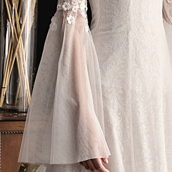 Eleganckie Kość Słoniowa Przezroczyste Ogród / Outdoor Suknie Ślubne 2019 Princessa Wycięciem Rękawy z dzwoneczkami Cekinami Tiulowe Aplikacje Kwiat Frezowanie Trenem Sąd Wzburzyć