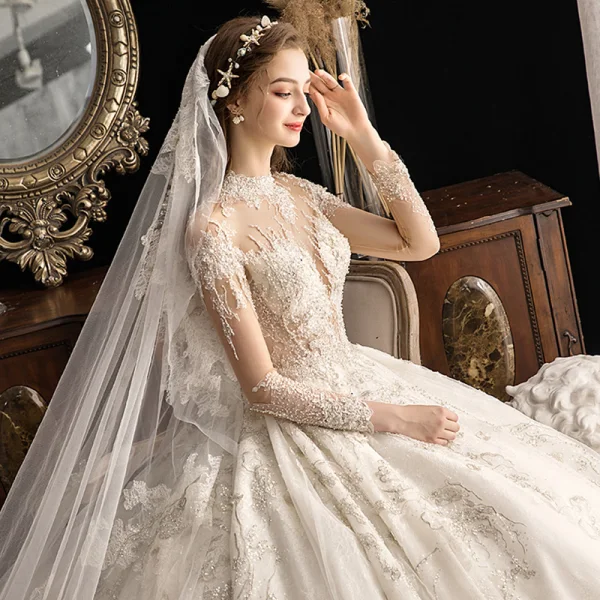 High End Ivory / Creme Durchsichtige Brautkleider / Hochzeitskleider 2019 Ballkleid Stehkragen 3/4 Ärmel Glanz Tülle Handgefertigt Perlenstickerei Pailletten Kathedrale Schleppe Rüschen