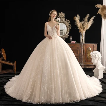 Luxe Champagne Robe De Mariée 2019 Robe Boule Col V Profond Bretelles Spaghetti Sans Manches Dos Nu Perlage Glitter Appliques En Dentelle Cathedral Train Volants