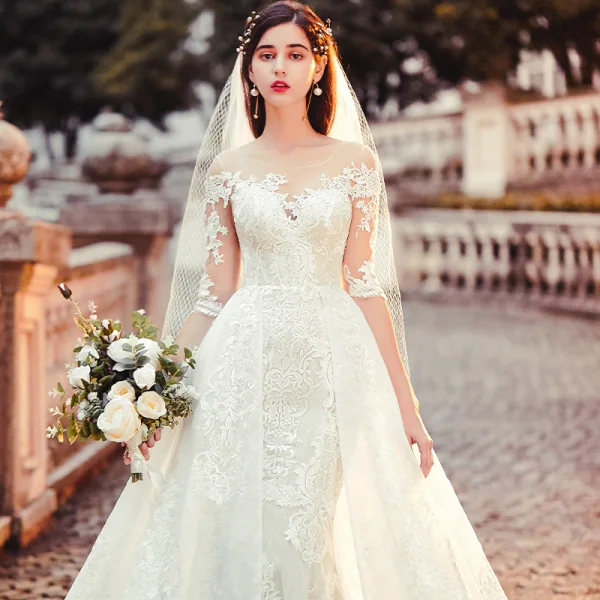 Charmant Transparentes Champagne Robe De Mariée 2019 Princesse Encolure Dégagée 1/2 Manches Dos Nu Appliques En Dentelle Chapel Train Volants