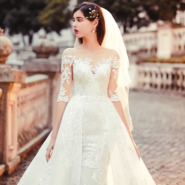 Charmant Transparentes Champagne Robe De Mariée 2019 Princesse Encolure Dégagée 1/2 Manches Dos Nu Appliques En Dentelle Chapel Train Volants