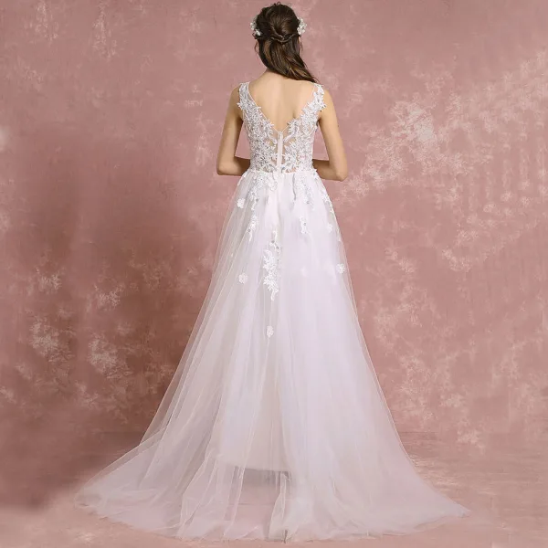 Elegante Ivory / Creme Durchbohrt Brautkleider 2018 A Linie V-Ausschnitt Ärmellos Rückenfreies Applikationen Mit Spitze Pailletten Sweep / Pinsel Zug