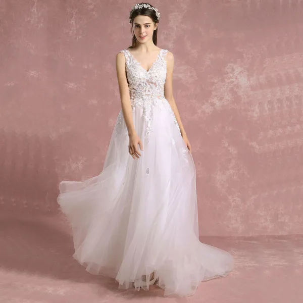 Elegante Ivory / Creme Durchbohrt Brautkleider 2018 A Linie V-Ausschnitt Ärmellos Rückenfreies Applikationen Mit Spitze Pailletten Sweep / Pinsel Zug