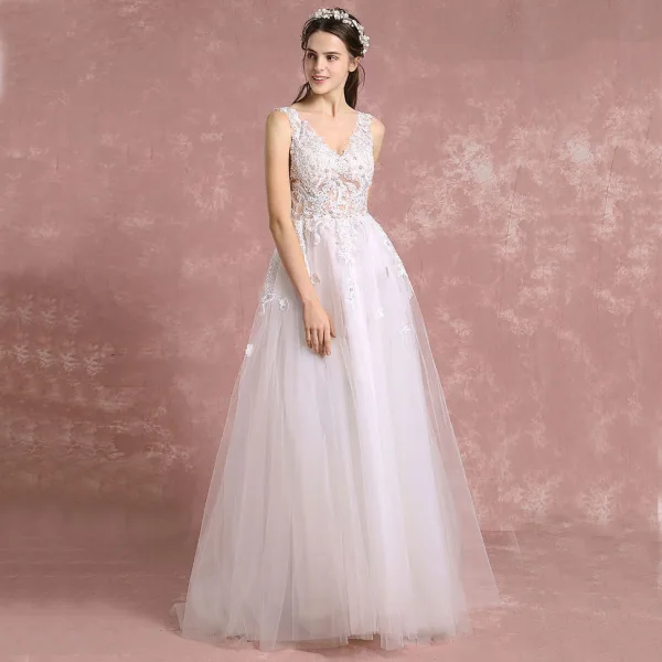 Elegante Ivory / Creme Durchbohrt Brautkleider 2018 A Linie V-Ausschnitt Ärmellos Rückenfreies Applikationen Mit Spitze Pailletten Sweep / Pinsel Zug