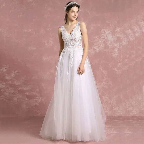 Elegante Ivory / Creme Durchbohrt Brautkleider 2018 A Linie V-Ausschnitt Ärmellos Rückenfreies Applikationen Mit Spitze Pailletten Sweep / Pinsel Zug