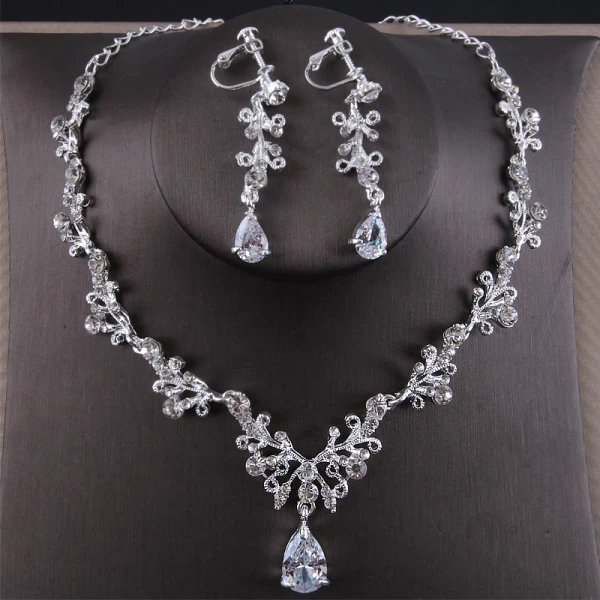 Fine Gull Tiara Halskjede Øredobber Brudesmykker 2019 Metall Beading Krystall Rhinestone Bryllup Tilbehør
