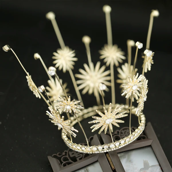 Piękne Złote Ozdoby Do Włosów Ślubne 2019 Metal Kwiat Tiara Frezowanie Perła Rhinestone Ślub Akcesoria