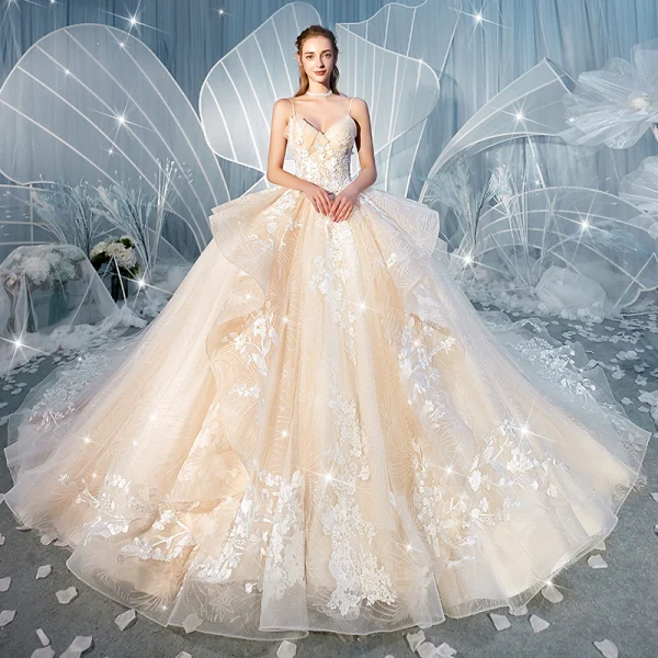Chic / Belle Champagne Robe De Mariée 2019 Robe Boule Bretelles Spaghetti Sans Manches Dos Nu Glitter Tulle Appliques En Dentelle Chapel Train Volants en Cascade