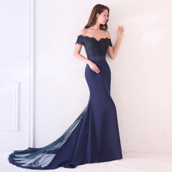 Élégant Bleu Marine Robe De Soirée 2019 Trompette Sirène De L 039 Épaule Manches Courtes Appliques Robe De Ceremonie Dos Nu Perlage En Dentelle Volants Tribunal Train Charmeuse