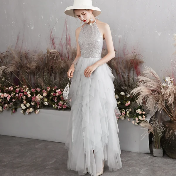 Elegancka Szary Sukienki Wieczorowe 2019 Princessa Posiadacz Bez Rękawów Cekiny Długie Kaskadowe Falbany Bez Pleców Sukienki Wizytowe