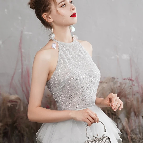 Elegancka Szary Sukienki Wieczorowe 2019 Princessa Posiadacz Bez Rękawów Cekiny Długie Kaskadowe Falbany Bez Pleców Sukienki Wizytowe