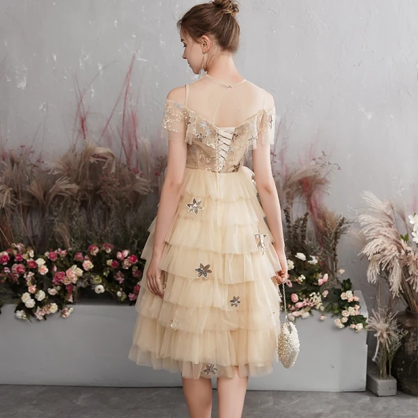 Charmant Champagne Robe De Bal 2019 Princesse Transparentes Col v profond Manches Courtes Paillettes Fleur Courte Volants en Cascade Dos Nu Robe De Ceremonie