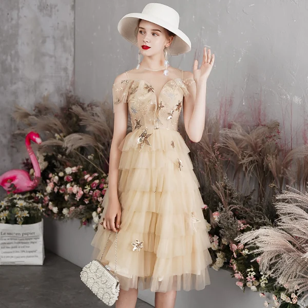 Charmant Champagne Robe De Bal 2019 Princesse Transparentes Col v profond Manches Courtes Paillettes Fleur Courte Volants en Cascade Dos Nu Robe De Ceremonie