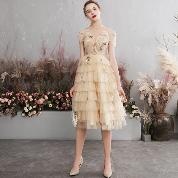 Charmant Champagne Robe De Bal 2019 Princesse Transparentes Col v profond Manches Courtes Paillettes Fleur Courte Volants en Cascade Dos Nu Robe De Ceremonie
