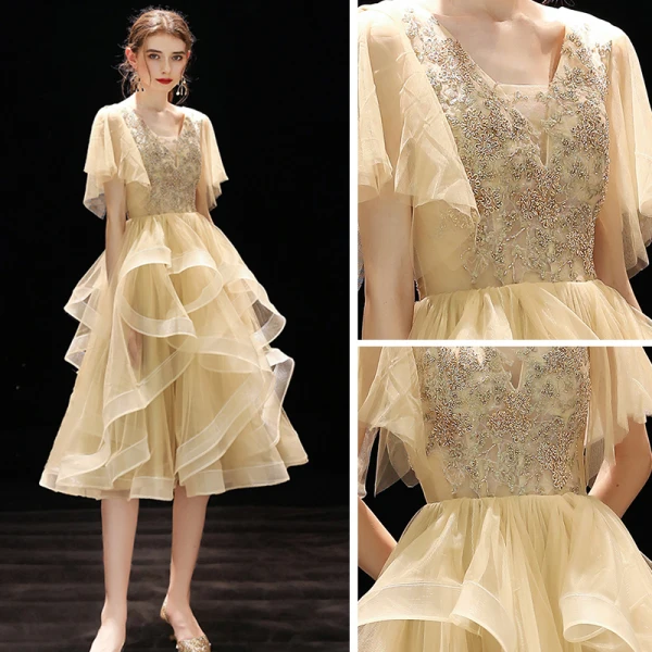 Chic / Belle Champagne de retour Robe De Graduation 2019 Princesse V-Cou Manches Courtes Perlage Thé Longueur Volants en Cascade Dos Nu Robe De Ceremonie