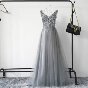 Sexy Gris Robe De Bal 2019 Princesse Col V Profond Sans Manches Paillettes Perlage Longue Volants Dos Nu Robe De Ceremonie