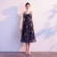 Chic / Belle Bleu Marine de retour Robe De Graduation 2019 Princesse Bretelles Spaghetti Sans Manches Brodé Thé Longueur Volants Dos Nu Robe De Ceremonie