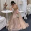 Elegante Champagner Abendkleider 2019 A Linie Rundhalsausschnitt Ärmellos Feder Strass Stoffgürtel Lange Rüschen Rückenfreies Festliche Kleider