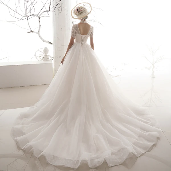 Vintage Ivory / Creme Durchsichtige Brautkleider / Hochzeitskleider 2019 A Linie Stehkragen Kurze Ärmel Rückenfreies Pailletten Perlenstickerei Kapelle-Schleppe Rüschen