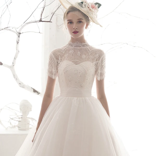 Vintage Ivory / Creme Durchsichtige Brautkleider / Hochzeitskleider 2019 A Linie Stehkragen Kurze Ärmel Rückenfreies Pailletten Perlenstickerei Kapelle-Schleppe Rüschen