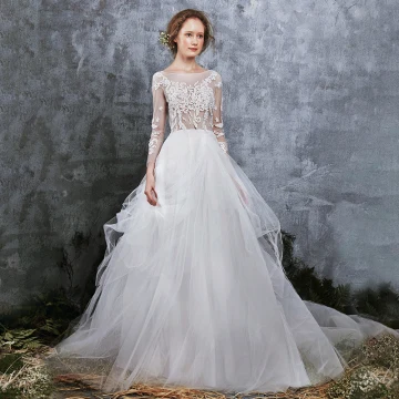 Illusion Elfenben Sommar Genomskinliga Bröllopsklänningar 2018 Prinsessa Urringning Långärmad Appliqués Spets Ruffle Cathedral Train