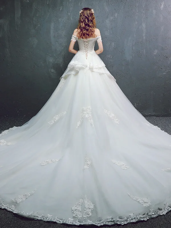 Schöne Champagner Brautkleider / Hochzeitskleider 2019 A Linie Off Shoulder Kurze Ärmel Rückenfreies Applikationen Spitze Perlenstickerei Perle Kapelle-Schleppe Rüschen