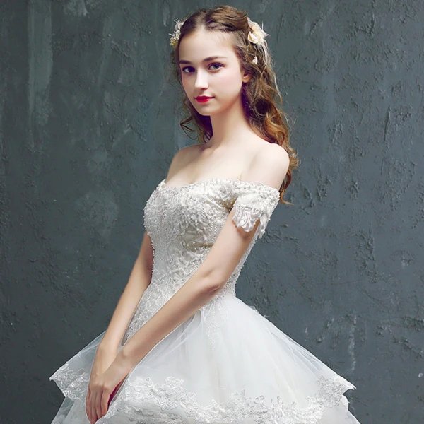 Schöne Champagner Brautkleider / Hochzeitskleider 2019 A Linie Off Shoulder Kurze Ärmel Rückenfreies Applikationen Spitze Perlenstickerei Perle Kapelle-Schleppe Rüschen