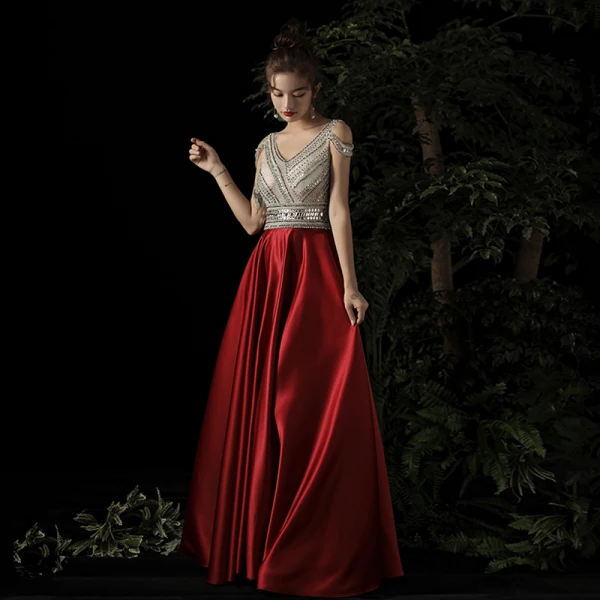 Meilleur Rouge Satin Robe De Soirée 2019 Princesse V-Cou Sans Manches Perlage Longue Volants Dos Nu Robe De Ceremonie