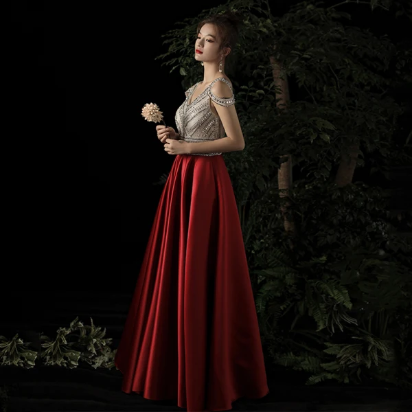 Meilleur Rouge Satin Robe De Soirée 2019 Princesse V-Cou Sans Manches Perlage Longue Volants Dos Nu Robe De Ceremonie
