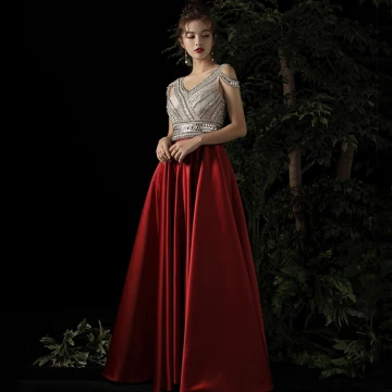 Meilleur Rouge Satin Robe De Soirée 2019 Princesse V Cou Sans Manches Perlage Longue Volants Dos Nu Robe De Ceremonie