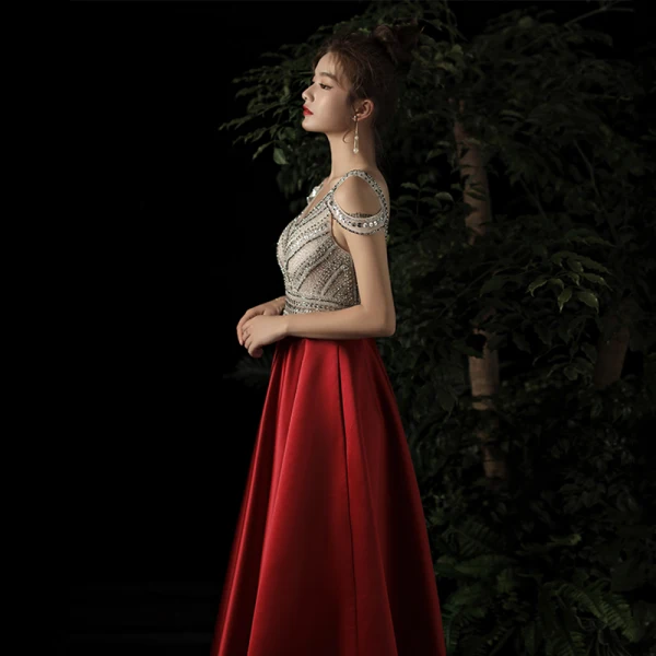 Meilleur Rouge Satin Robe De Soirée 2019 Princesse V-Cou Sans Manches Perlage Longue Volants Dos Nu Robe De Ceremonie