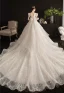 Viktorianischer Stil Vintage Champagner Brautkleider / Hochzeitskleider 2019 A Linie Eckiger Ausschnitt Geschwollenes Kurze Ärmel Rückenfreies Schleife Glanz Tülle Applikationen Spitze Perlenstickerei Kathedrale Schleppe Rüschen