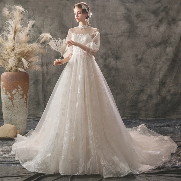 Leichtes Durchsichtige Champagner Garten / Im Freien Brautkleider / Hochzeitskleider 2019 A Linie Stehkragen Geschwollenes 3/4 Ärmel Rückenfreies Applikationen Spitze Hof-Schleppe Rüschen