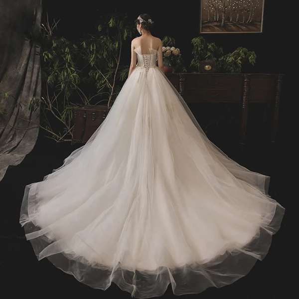 Fine Champagne Brudekjoler 2019 Prinsesse Fantastiske / Unike Kjæreste Uten Ermer Ryggløse Beading Chapel Train Buste