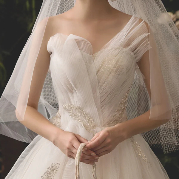 Fine Champagne Brudekjoler 2019 Prinsesse Fantastiske / Unike Kjæreste Uten Ermer Ryggløse Beading Chapel Train Buste
