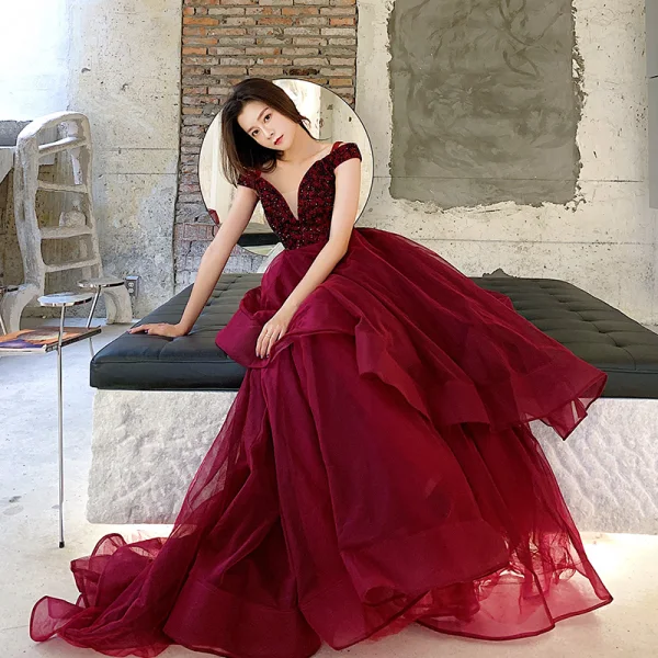 Élégant Bordeaux Robe De Soirée 2019 Princesse V-Cou Manches Courtes Perlage Train De Balayage Volants en Cascade Dos Nu Robe De Ceremonie