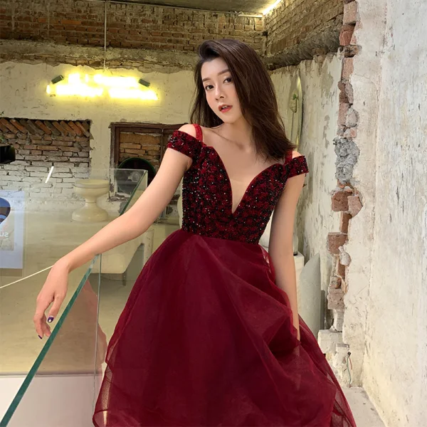 Élégant Bordeaux Robe De Soirée 2019 Princesse V-Cou Manches Courtes Perlage Train De Balayage Volants en Cascade Dos Nu Robe De Ceremonie