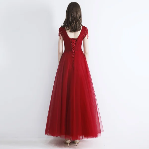 Chic / Belle Bordeaux Robe De Soirée 2019 Princesse Encolure Dégagée Sans Manches Perlage Gland Appliques En Dentelle Longue Volants Dos Nu Robe De Ceremonie