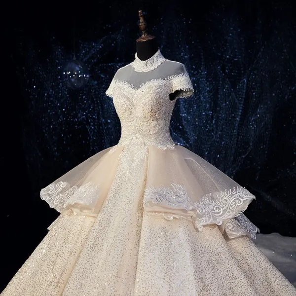 Glitzernden Champagner Durchsichtige Brautkleider / Hochzeitskleider 2019 Ballkleid Stehkragen Kurze Ärmel Rückenfreies Applikationen Spitze Perlenstickerei Glanz Pailletten Tülle Königliche Schleppe Rüschen