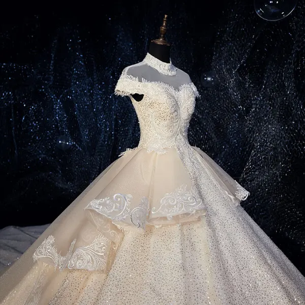 Glitzernden Champagner Durchsichtige Brautkleider / Hochzeitskleider 2019 Ballkleid Stehkragen Kurze Ärmel Rückenfreies Applikationen Spitze Perlenstickerei Glanz Pailletten Tülle Königliche Schleppe Rüschen
