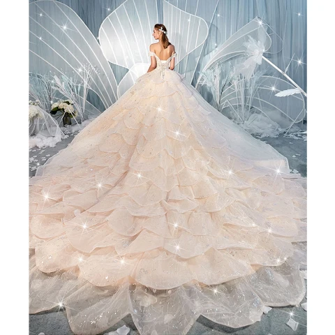 Luxe Champagne Trouwjurken 2019 Baljurk Uit De Schouder Korte Mouwen Ruglooze Glans Pailletten Tule Cascading Ruches Cathedral Train