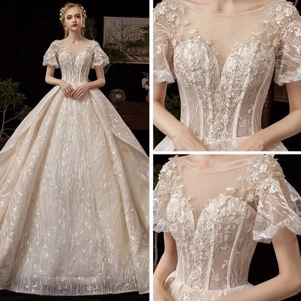 Vintage / Originale Champagne Robe De Mariée 2019 Princesse Transparentes Encolure Carrée Gonflée Manches Courtes Dos Nu Glitter Tulle Appliques En Dentelle Perlage Cathedral Train Volants