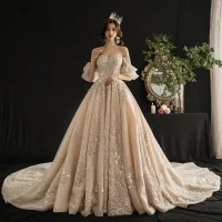Luksus Champagne Brudekjoler 2019 Prinsesse Av Skulderen Bell ermer Ryggløse Appliques Blonder Paljetter Beading Dusk Cathedral Train Buste