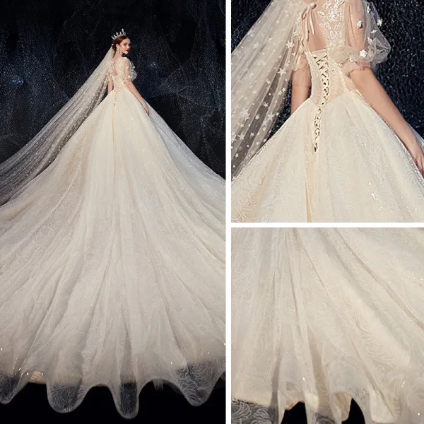 Romantisch Champagner Brautkleider / Hochzeitskleider 2019 Ballkleid V-Ausschnitt Geschwollenes Kurze Ärmel Rückenfreies Blumen Perle Glanz Applikationen Spitze Perlenstickerei Kathedrale Schleppe Rüschen