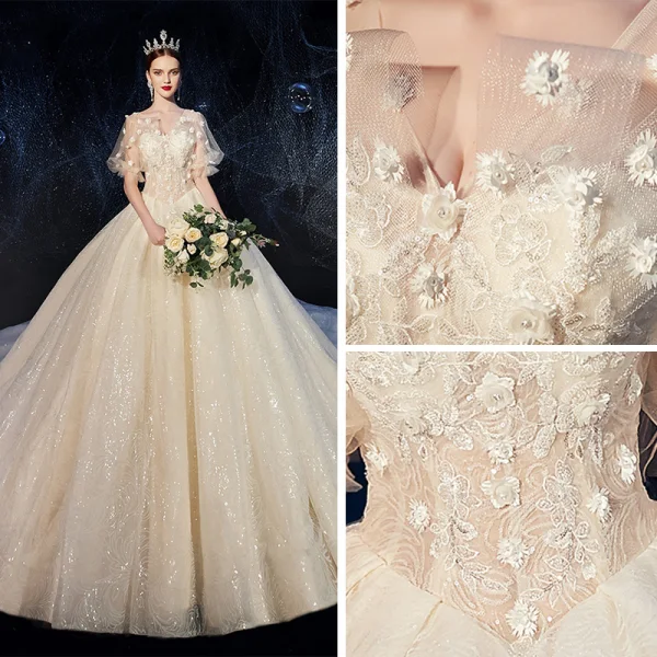 Romantisch Champagner Brautkleider / Hochzeitskleider 2019 Ballkleid V-Ausschnitt Geschwollenes Kurze Ärmel Rückenfreies Blumen Perle Glanz Applikationen Spitze Perlenstickerei Kathedrale Schleppe Rüschen