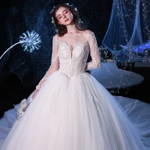 Romantisch Ivory Creme Durchsichtige Brautkleider Hochzeitskleider 2019 Ballkleid Eckiger Ausschnitt Lange Ärmel Rückenfreies Perlenstickerei Applikationen Spitze Kathedrale Schleppe Rüschen