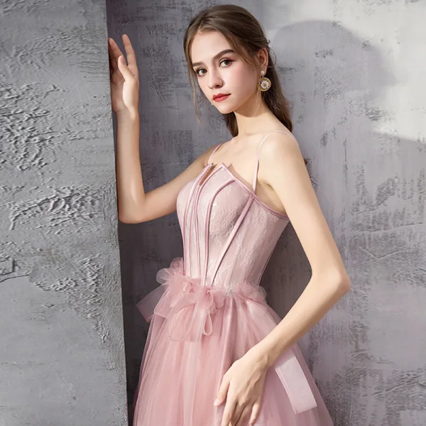 Schöne Pearl Rosa Abendkleider 2019 A Linie Spaghettiträger Ärmellos Perlenstickerei Schleife Lange Rüschen Rückenfreies Festliche Kleider