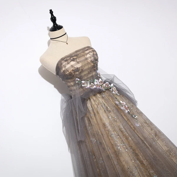 Elegante Grijs Goud Doorzichtige Galajurken 2019 A lijn Strapless Mouwloos Appliques Bloem Kralen Glans Tule Lange Ruche Ruglooze Gelegenheid Jurken